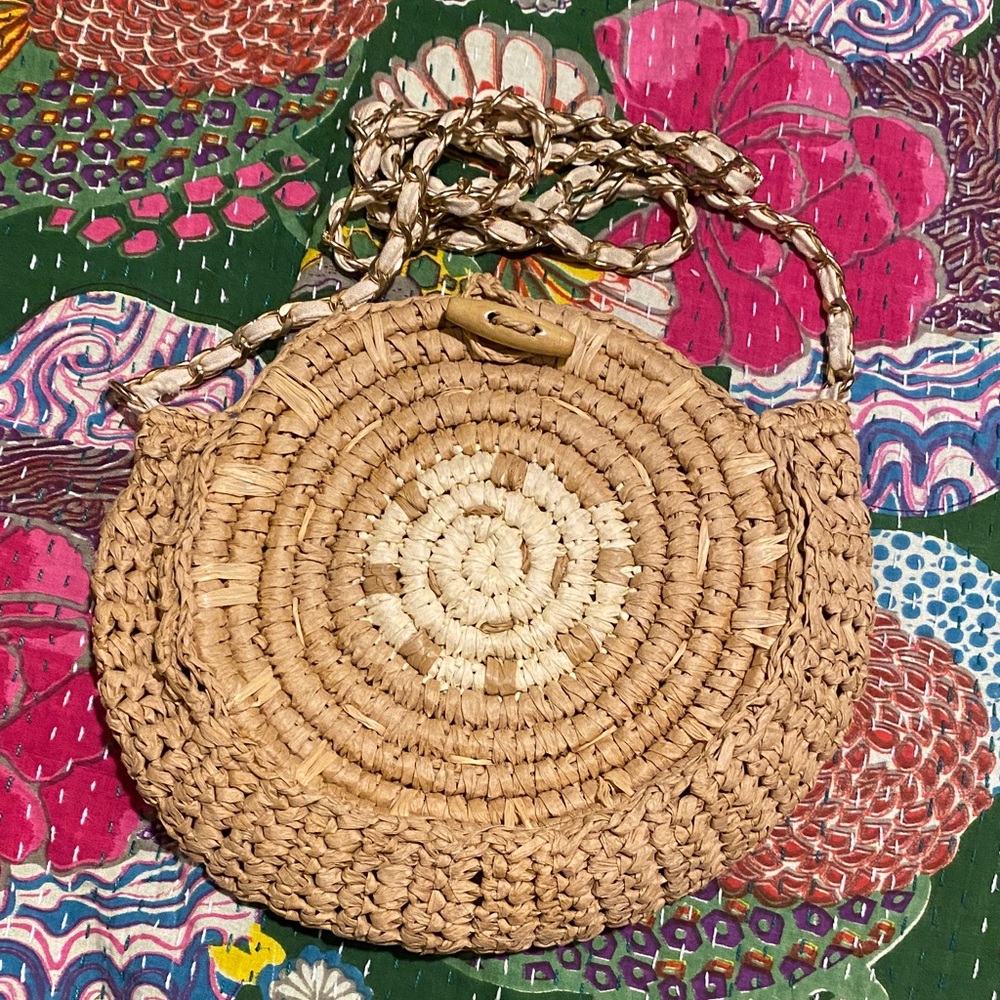 Inc straw/ rattan circle crossbody bag with toggle closure. EUC